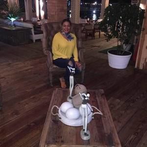 Meet your Posher, Raquel